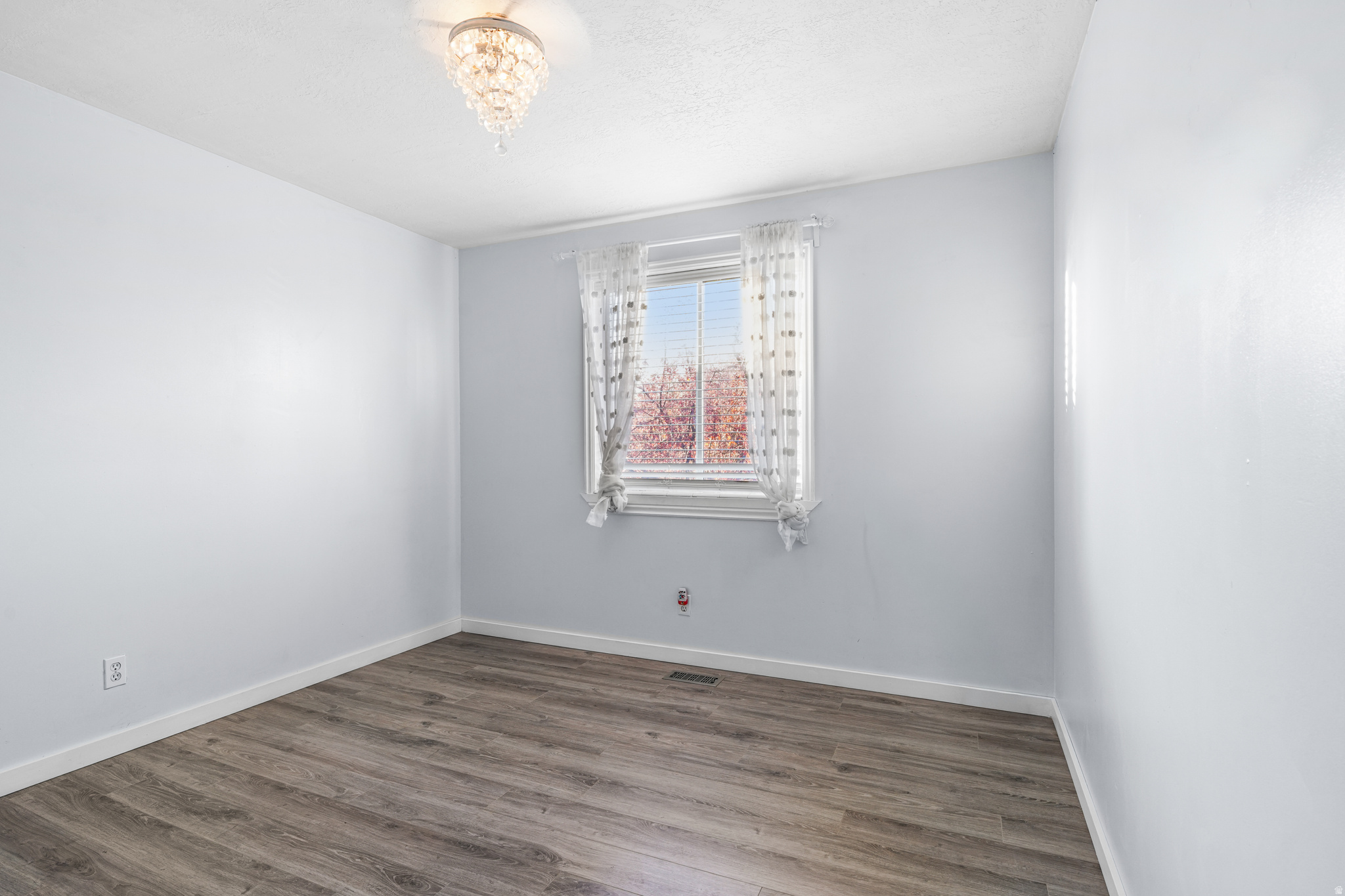 OQUIRRH SHADOW - Residential