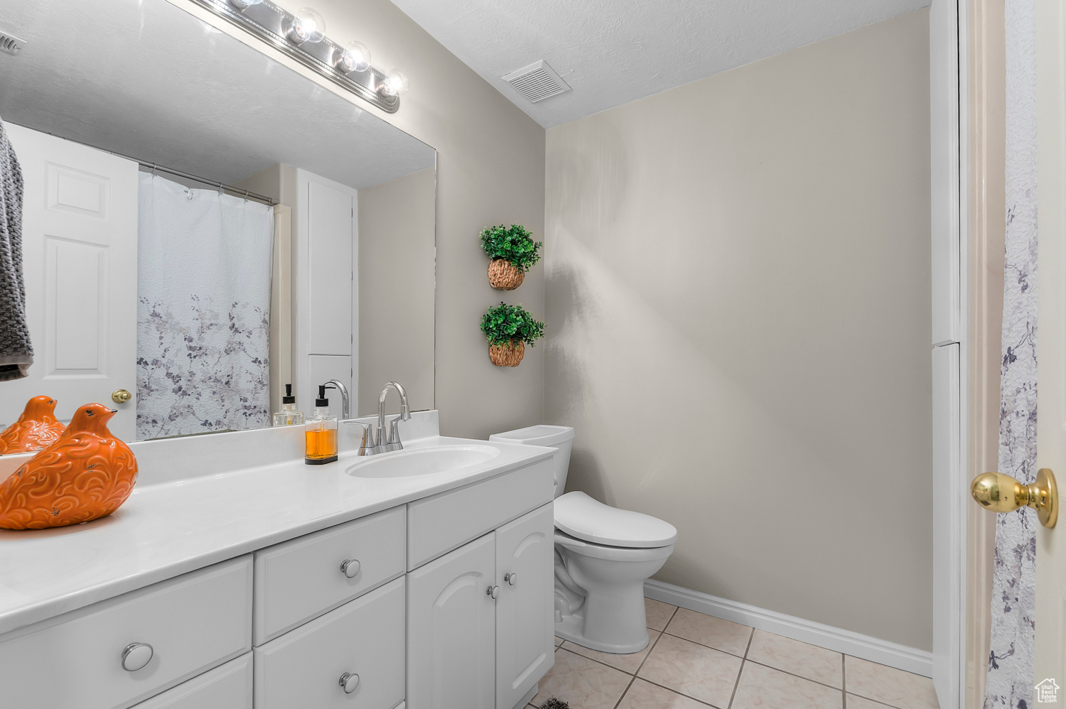 Pleasant Grove, Utah 84062, United States, 6 Bedrooms Bedrooms, ,4 BathroomsBathrooms,Residential,Pending,126795