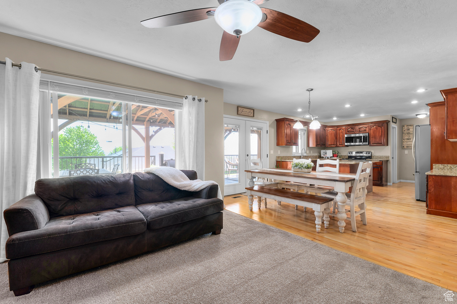 Pleasant Grove, Utah 84062, United States, 6 Bedrooms Bedrooms, ,4 BathroomsBathrooms,Residential,Pending,126795