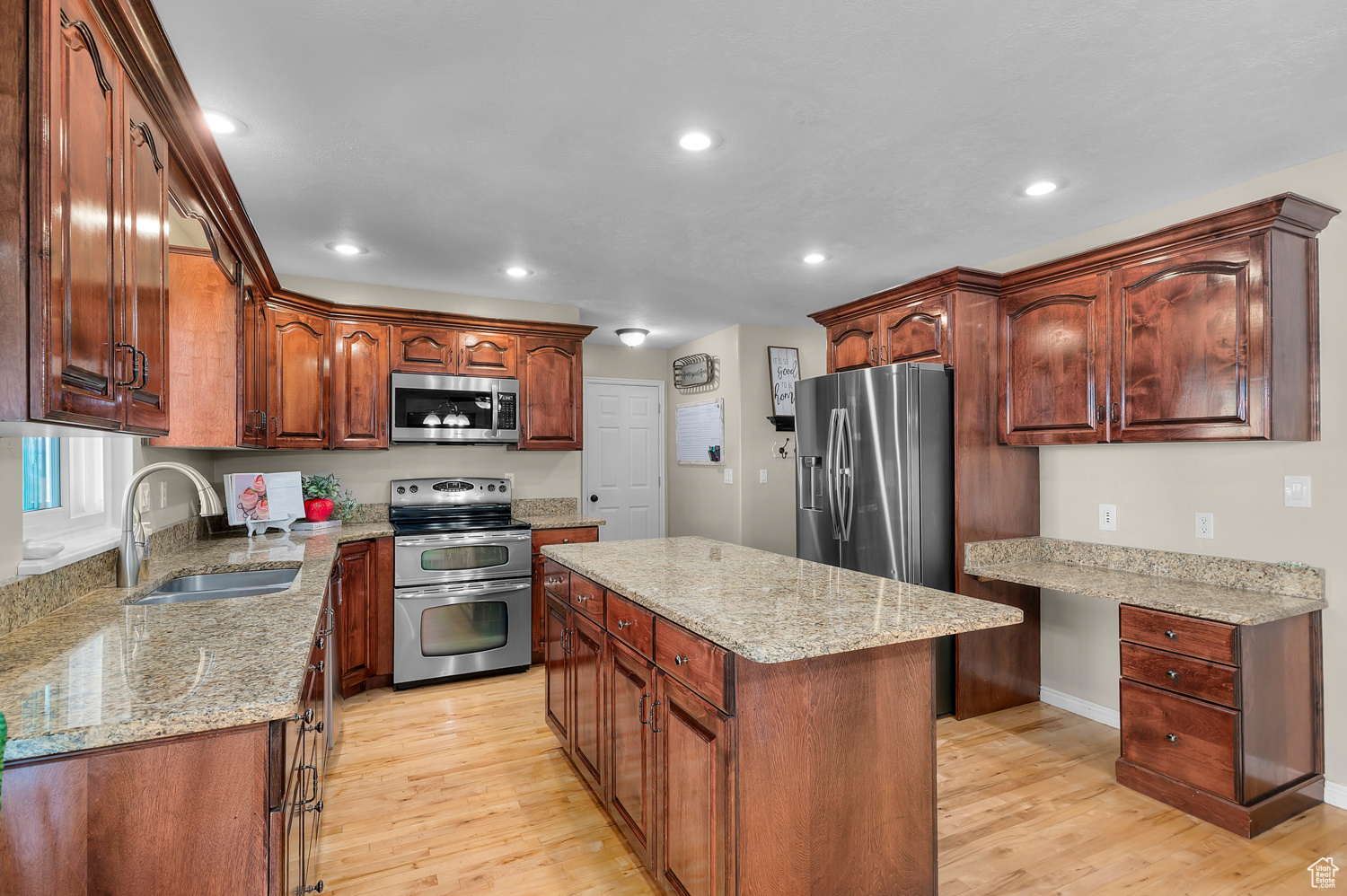 Pleasant Grove, Utah 84062, United States, 6 Bedrooms Bedrooms, ,4 BathroomsBathrooms,Residential,Pending,126795