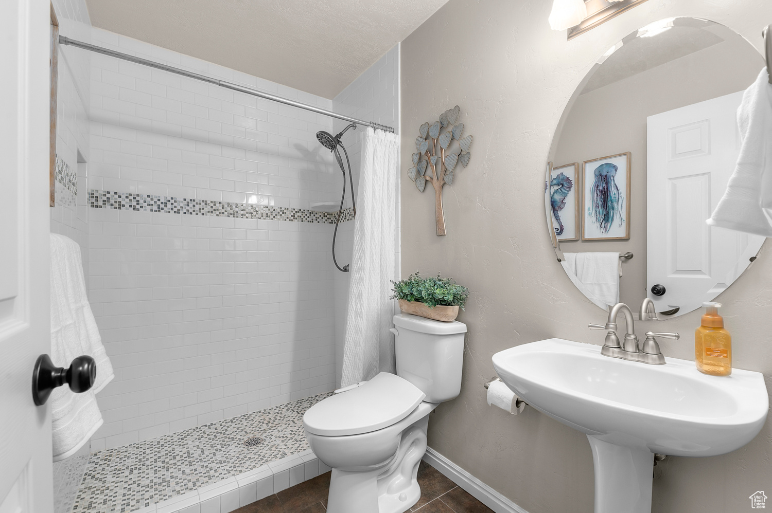 Pleasant Grove, Utah 84062, United States, 6 Bedrooms Bedrooms, ,4 BathroomsBathrooms,Residential,Pending,126795