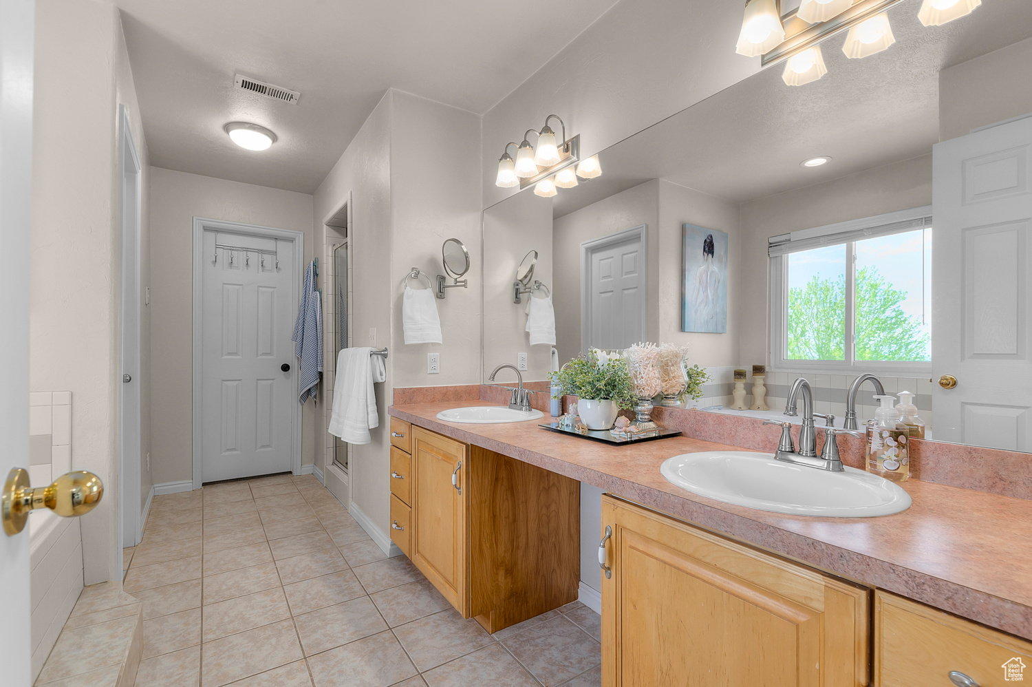 Pleasant Grove, Utah 84062, United States, 6 Bedrooms Bedrooms, ,4 BathroomsBathrooms,Residential,Pending,126795