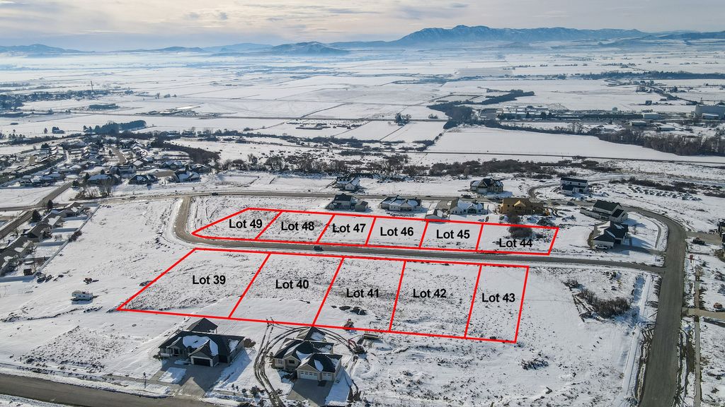 Photo of 687 N CHERRY RIDGE LN #44, Richmond, UT 84333 (MLS # 2140078)