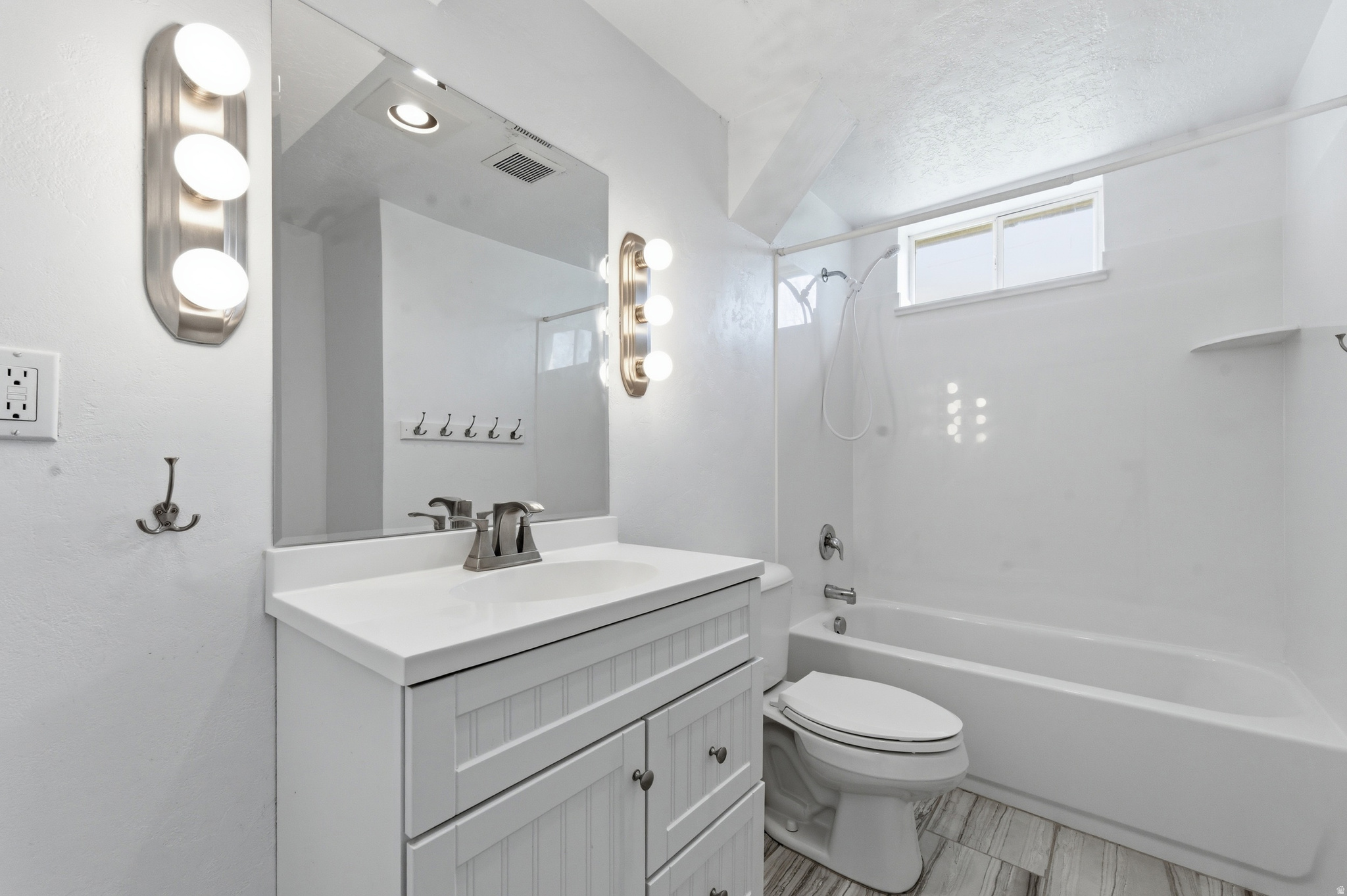 MIT-DEL ESTATES - Residential