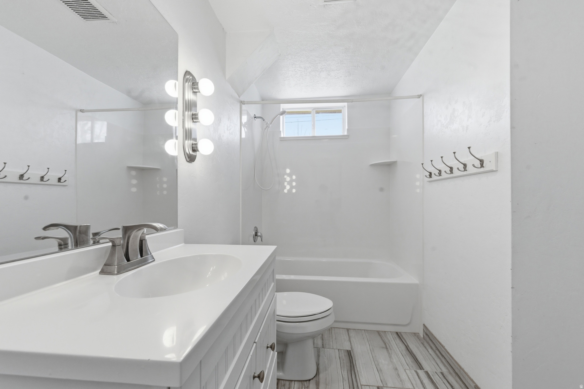 MIT-DEL ESTATES - Residential