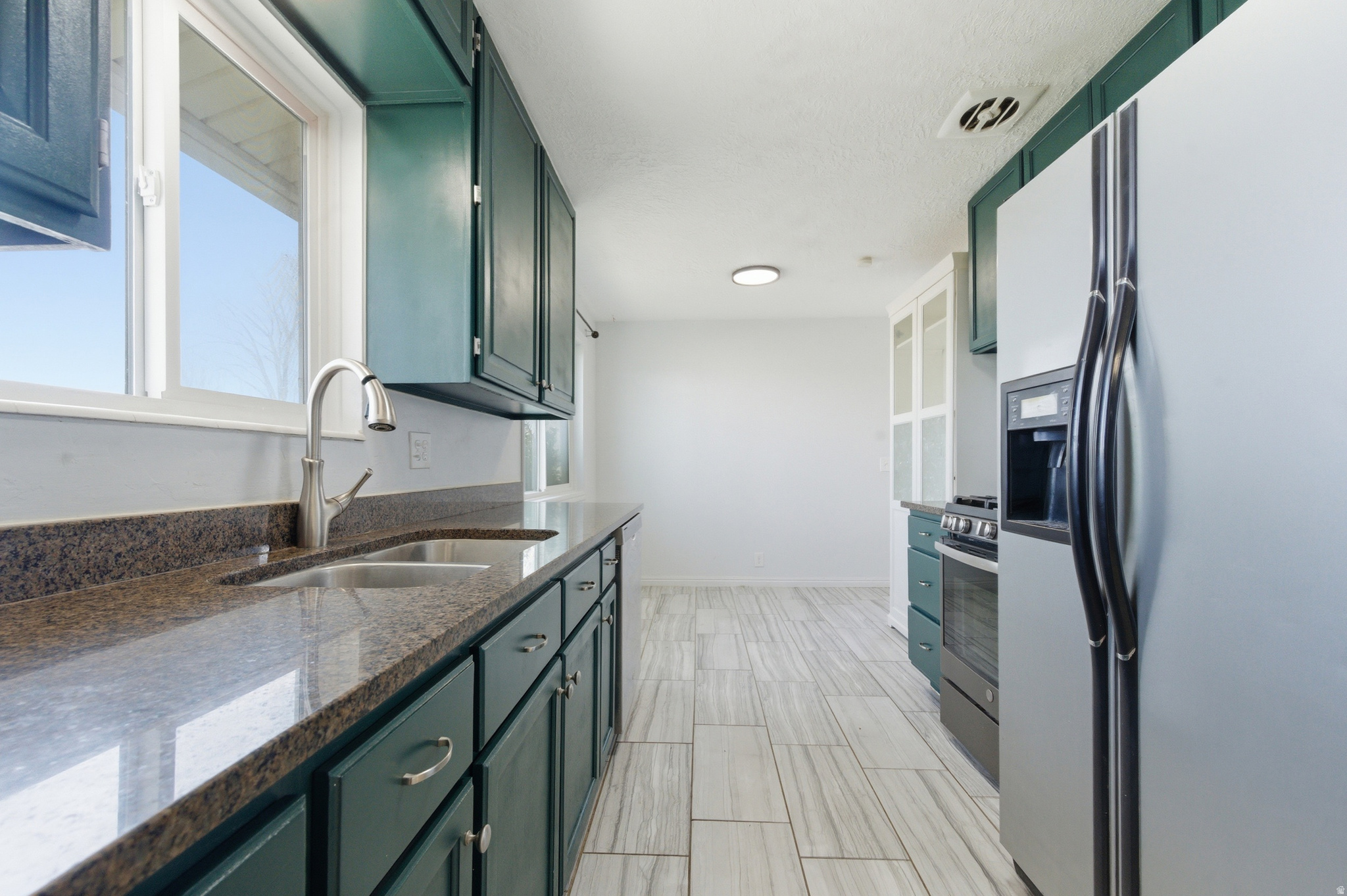 MIT-DEL ESTATES - Residential