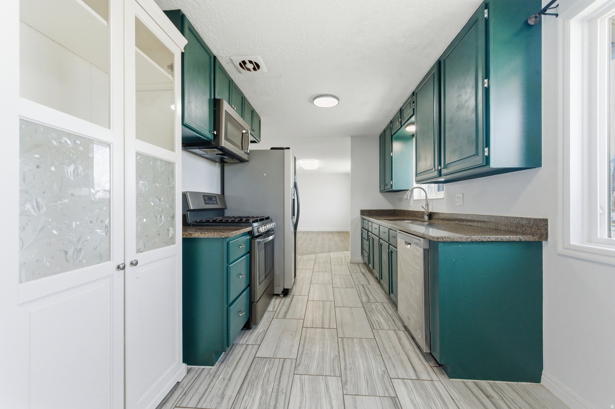 MIT-DEL ESTATES - Residential