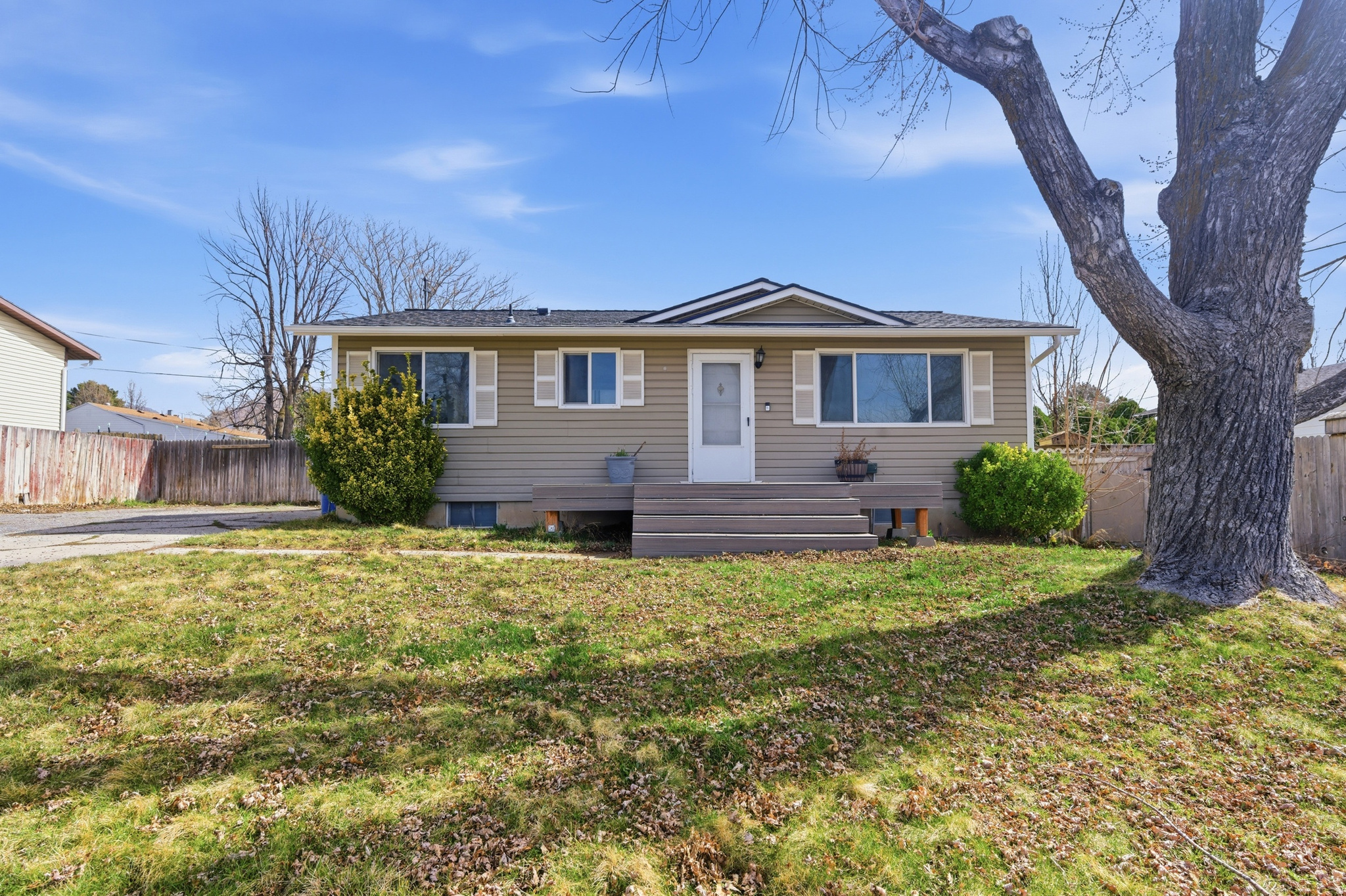 MIT-DEL ESTATES - Residential