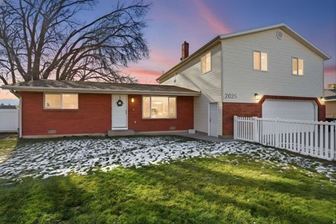 Tiny photo for 2025 E SOUTH WEBER DR, South Weber, UT 84405 (MLS # 2133678)
