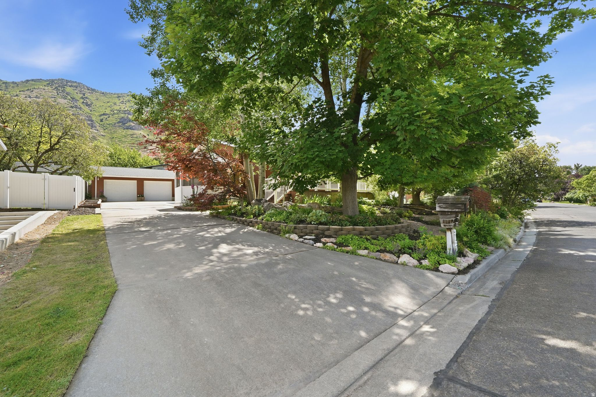 INDIAN HILLS - Residential