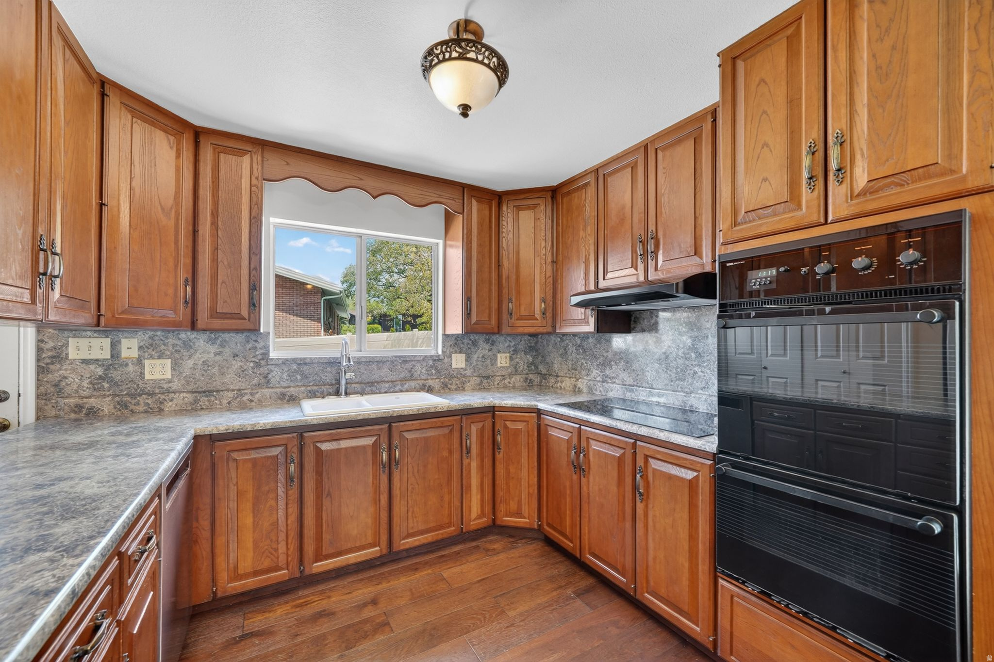 INDIAN HILLS - Residential