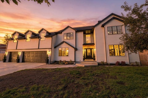 Photo of 517 E HOLSTEIN WAY S, Murray, UT 84107 (MLS # 2185771)