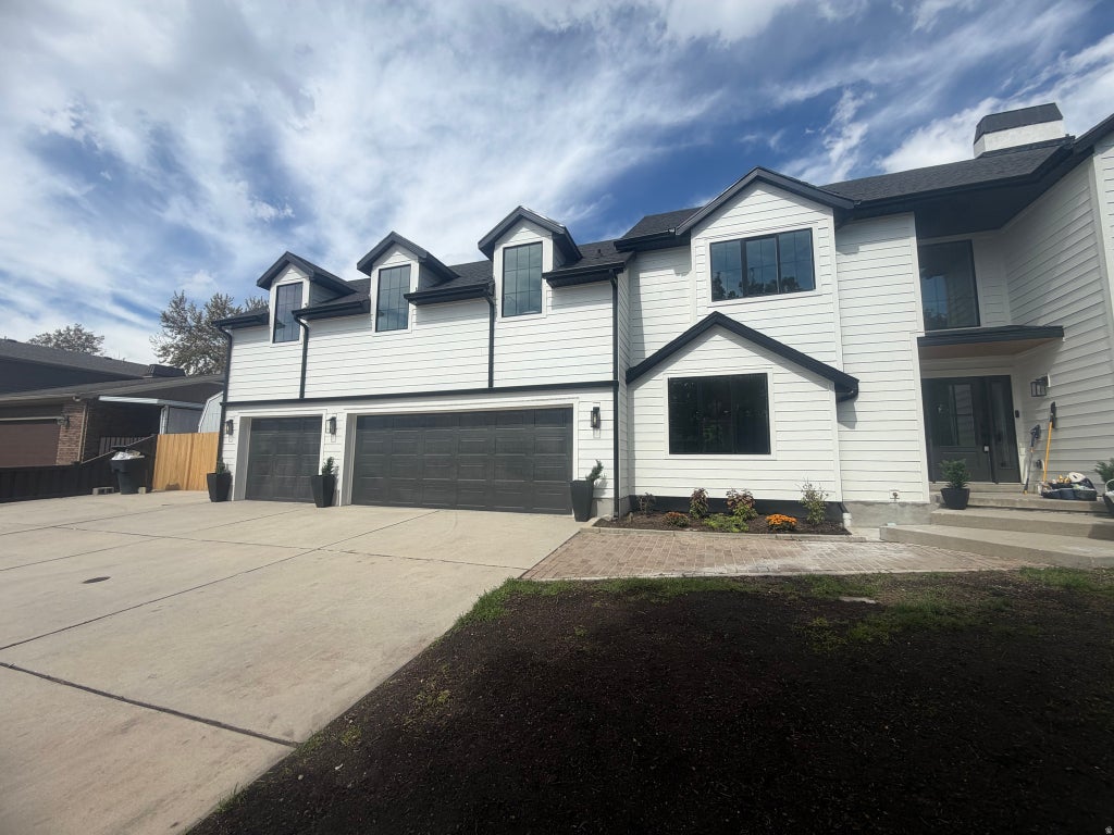 Photo of 517 E HOLSTEIN WAY S, Murray, UT 84107 (MLS # 2185771)