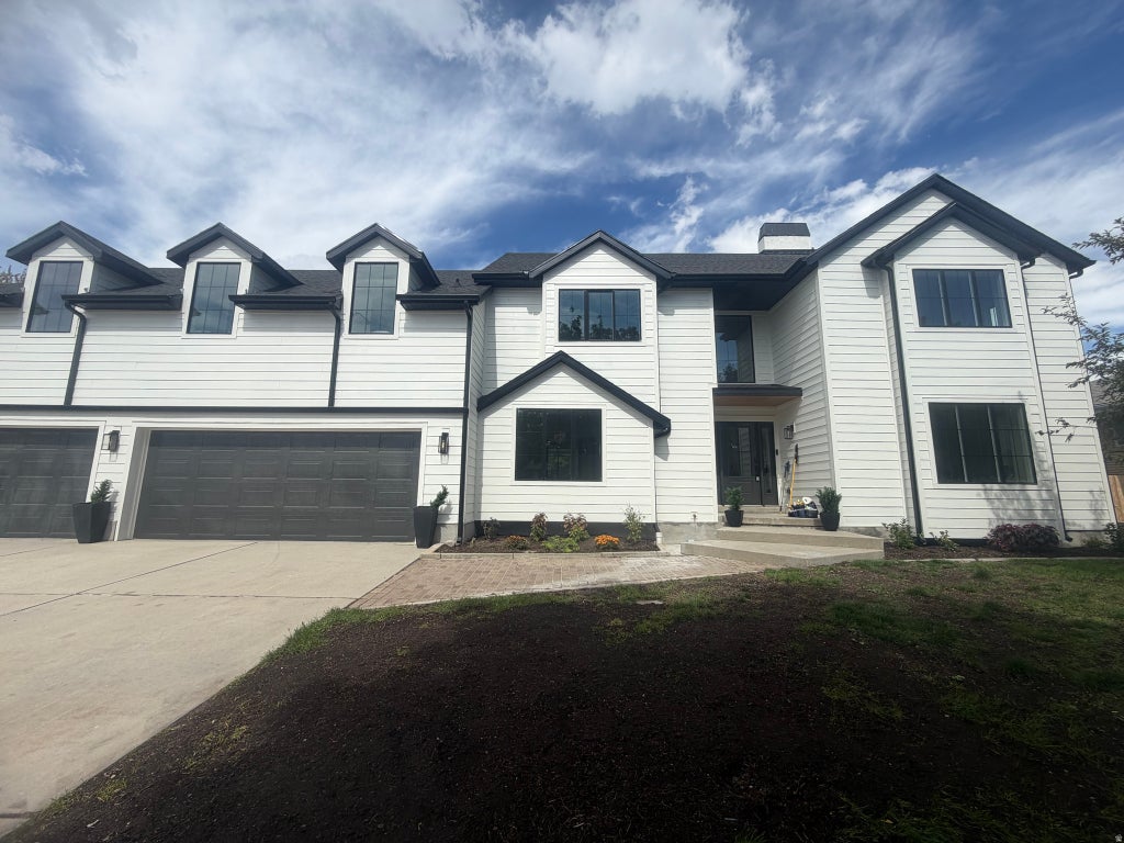Photo of 517 E HOLSTEIN WAY S, Murray, UT 84107 (MLS # 2185771)