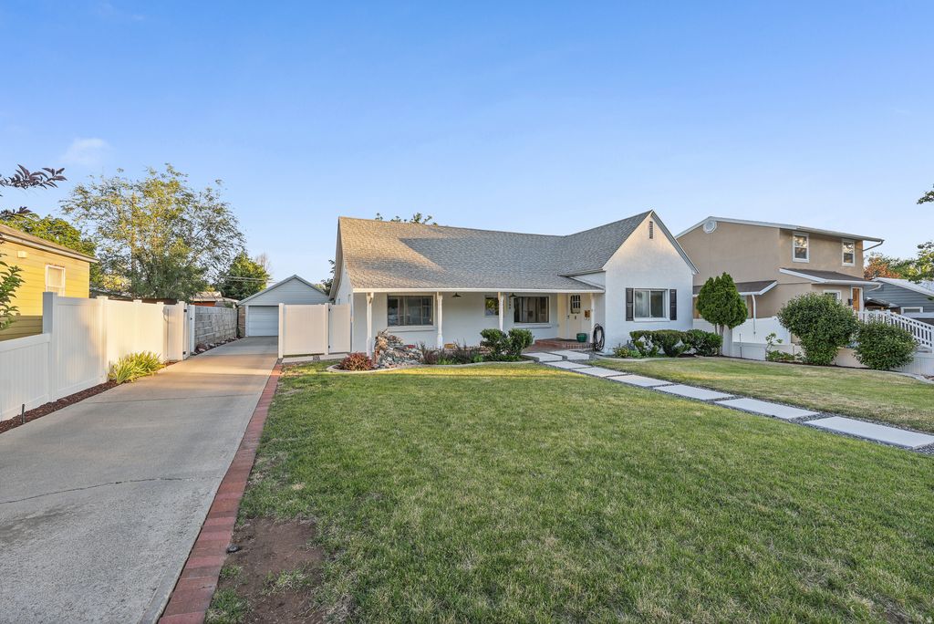Photo of 2180 E 2700 S, Salt Lake City, UT 84109 (MLS # 2166561)