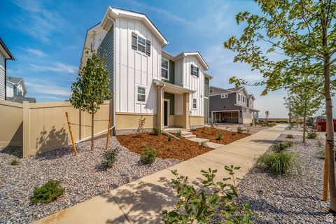 Photo of 134 N BEAR RIVER RD #133, Saratoga Springs, UT 84045 (MLS # 2117421)
