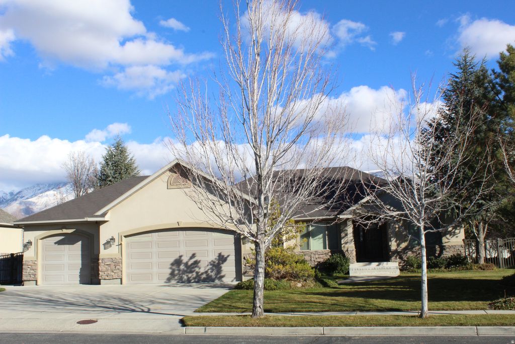 Photo of 10612 N CANTERBURY DR, Highland, UT 84003 (MLS # 2130147)