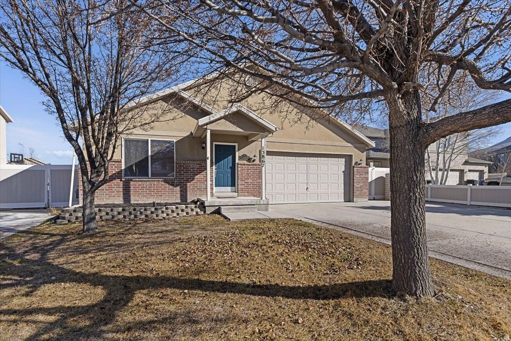Photo of 13867 S MARY LORAINE CIR W, Herriman, UT 84096 (MLS # 2135830)