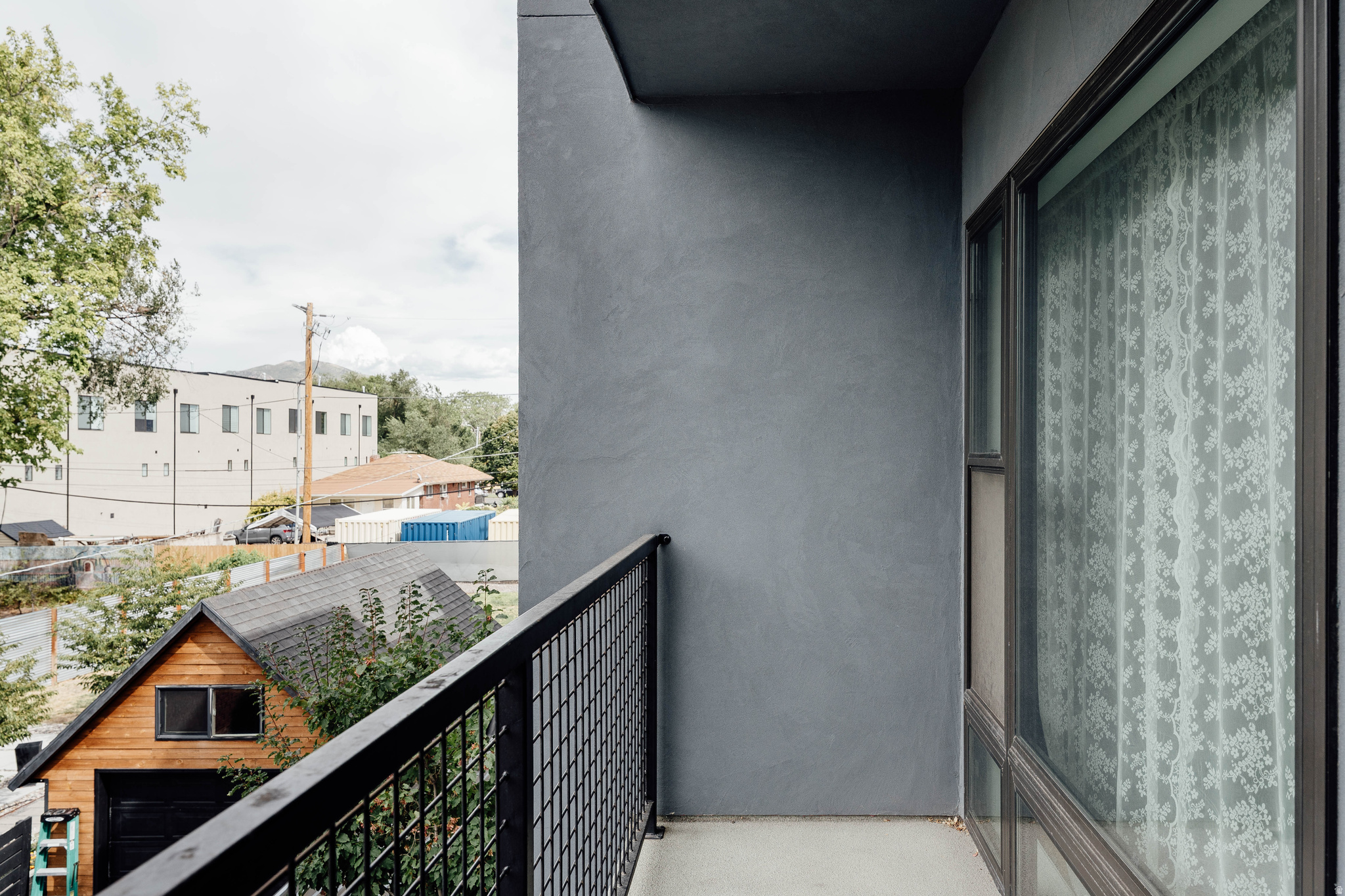 ROW 17 - Residential