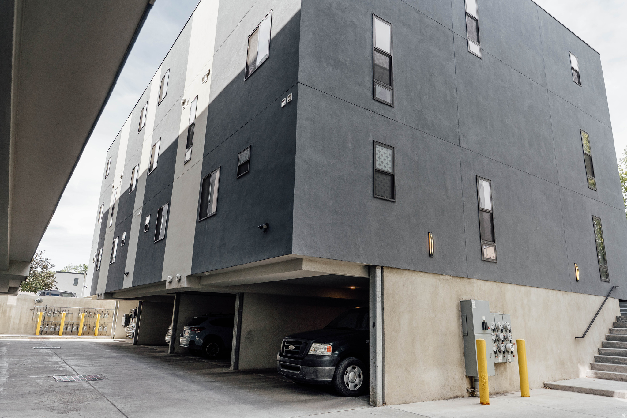 ROW 17 - Residential