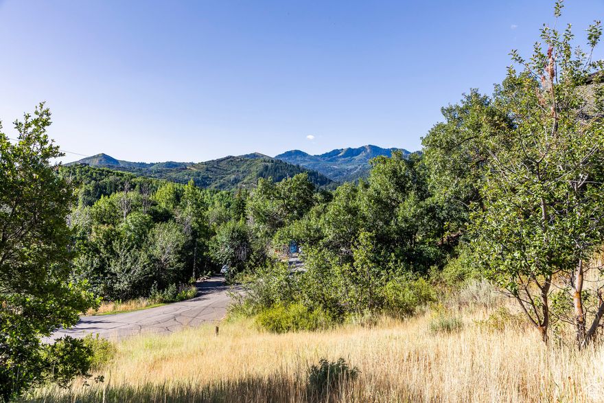 Please call/text Lindsey Midiri at 412-477-9869 to schedule a showing. This 0.46-acre lot in Hidden Cove, Jeremy Ranch, offers a rare opportunity in Park City. With a southerly exposure and gradual slope, it provides expansive views and an easy-build site for your dream home. The lot combines convenience with natural beauty, located just minutes from Park City's amenities and a short drive to Salt Lake City. The area offers abundant outdoor recreation, including hiking, biking, and winter sports. This property is ideal for those seeking a balance between mountain living and modern comforts, appealing to both full-time residents and vacation homeowners and of course those wanting to be in the Park City school district.