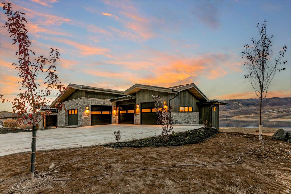 HIDEOUT CANYON - Residential