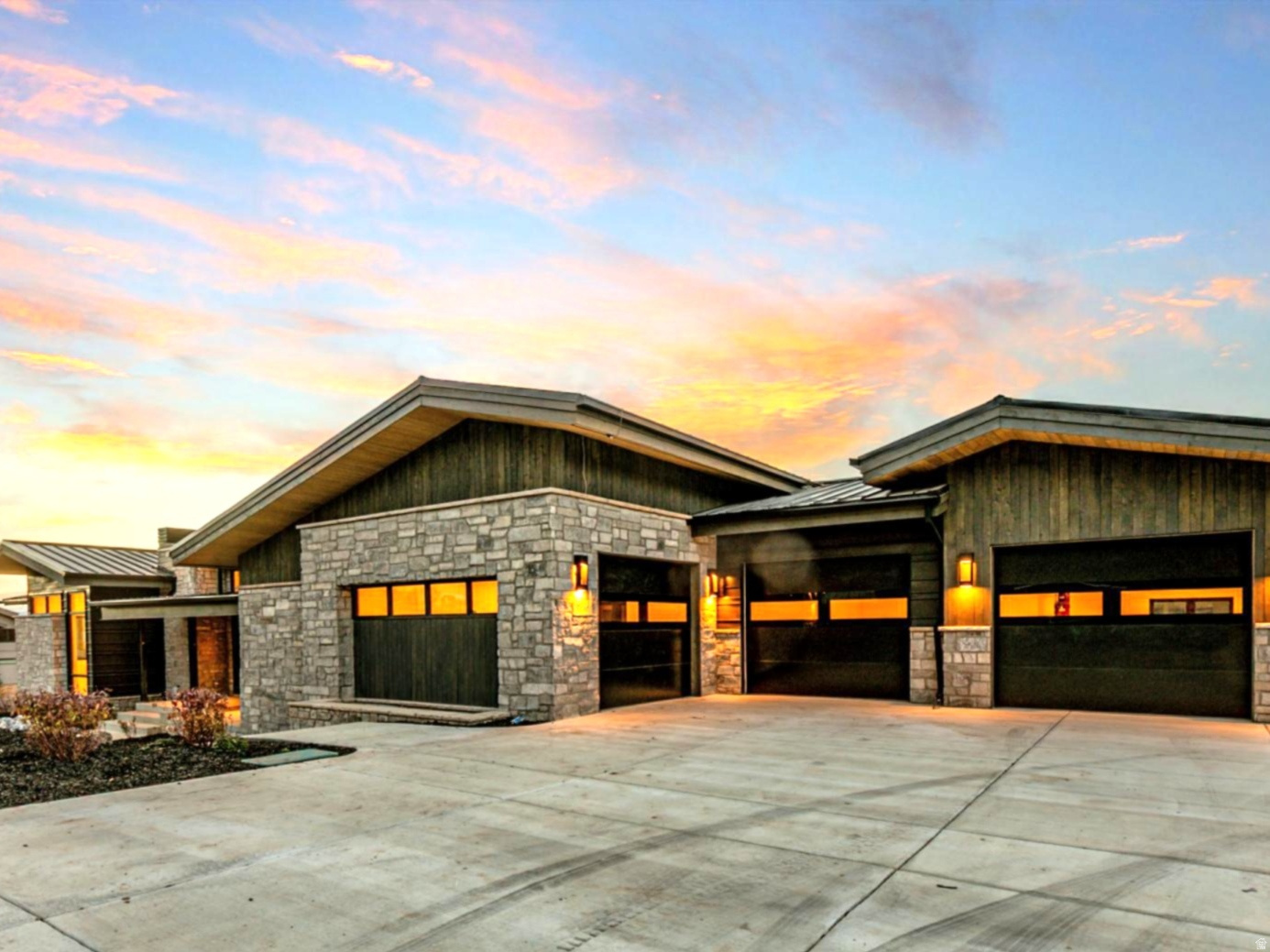 HIDEOUT CANYON - Residential