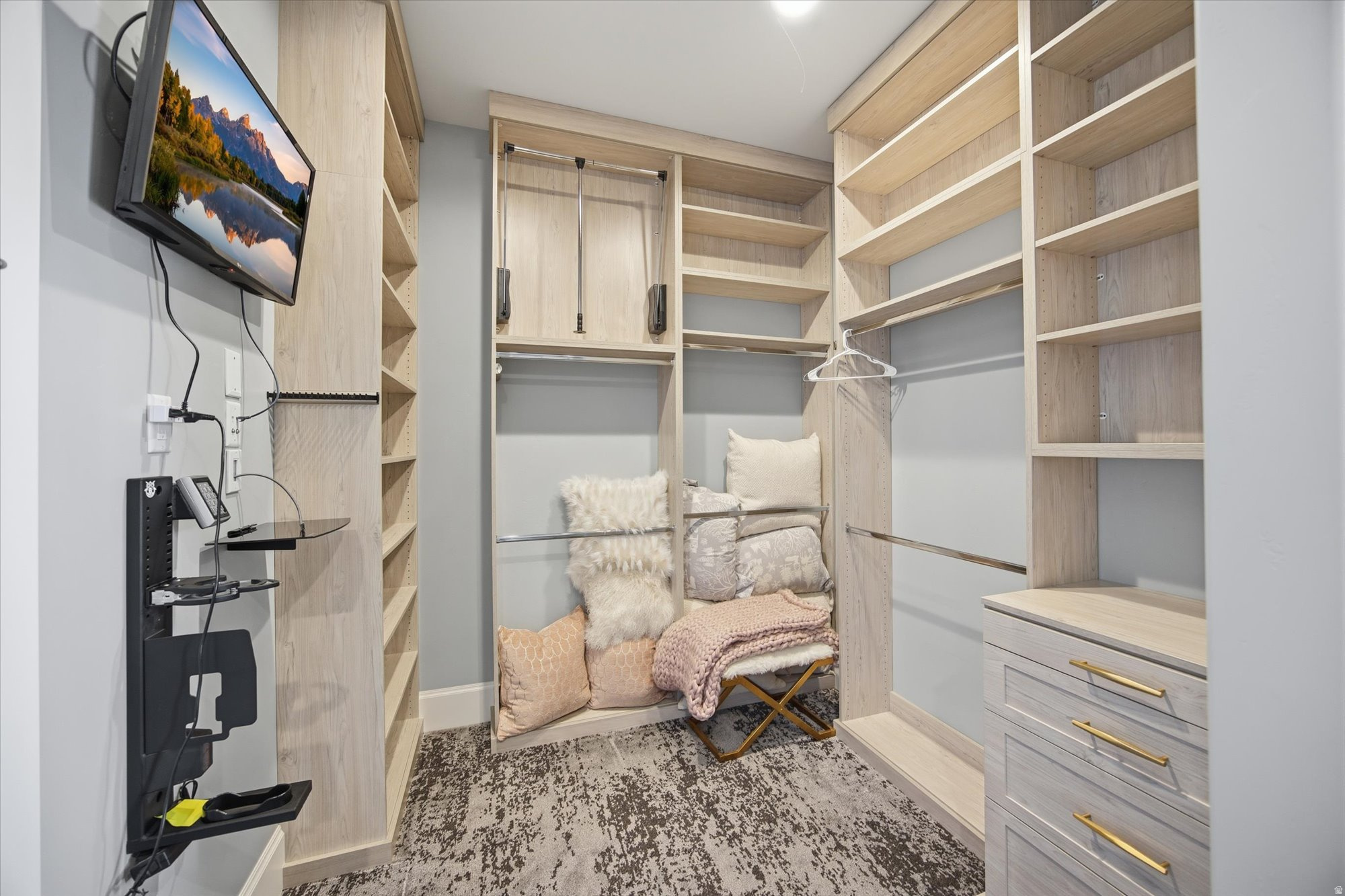 COUNTRY FRENCH ESTATES - Residential