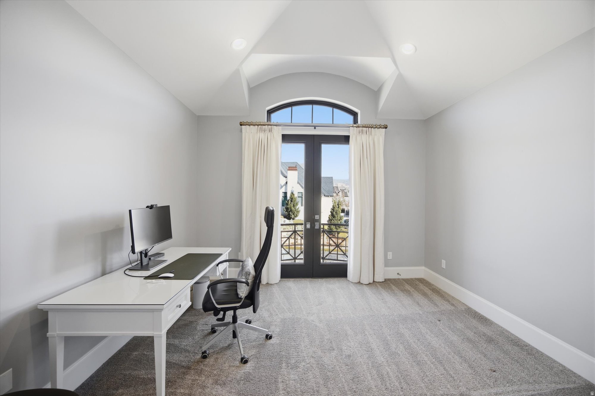 COUNTRY FRENCH ESTATES - Residential