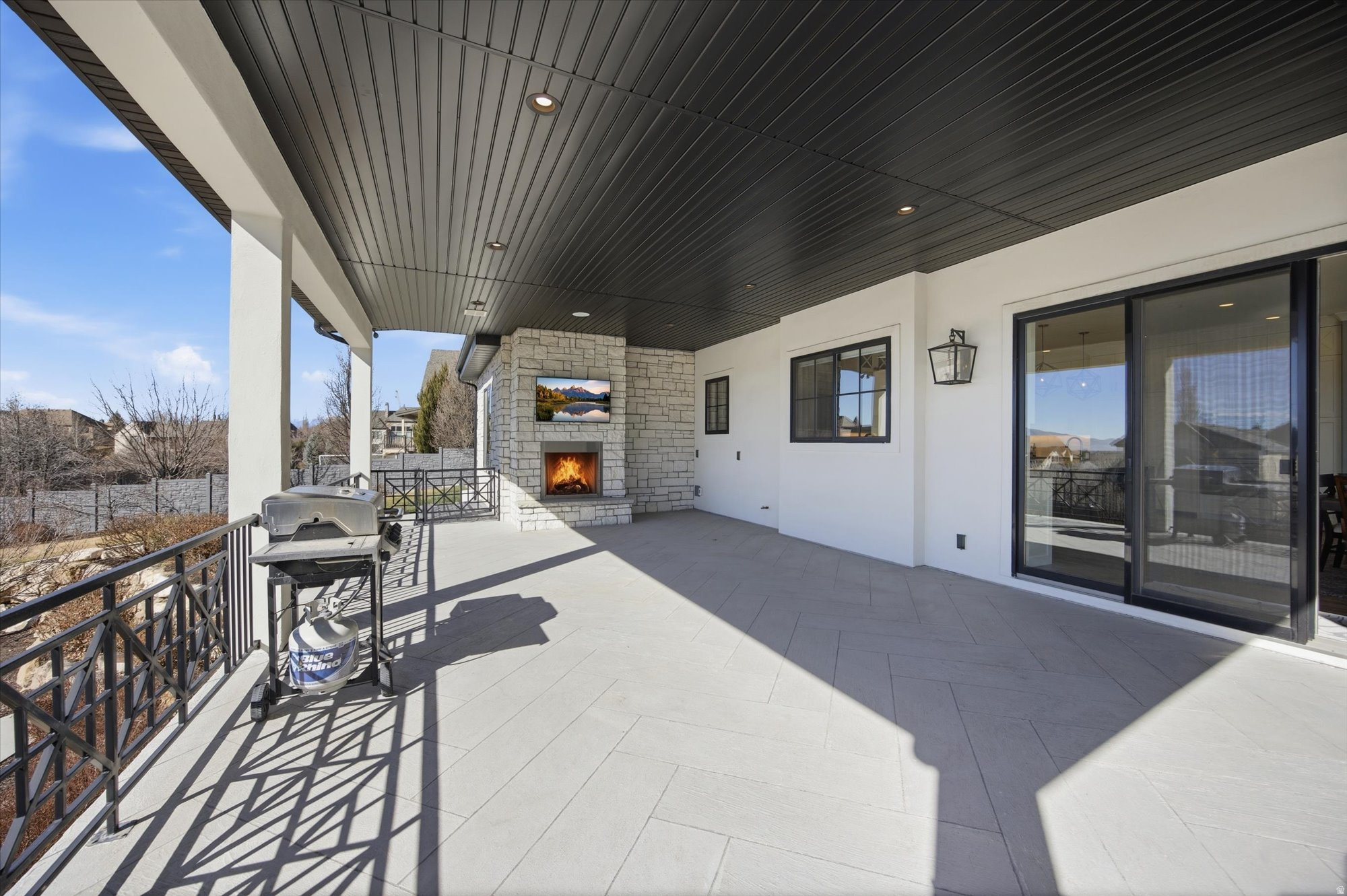 COUNTRY FRENCH ESTATES - Residential