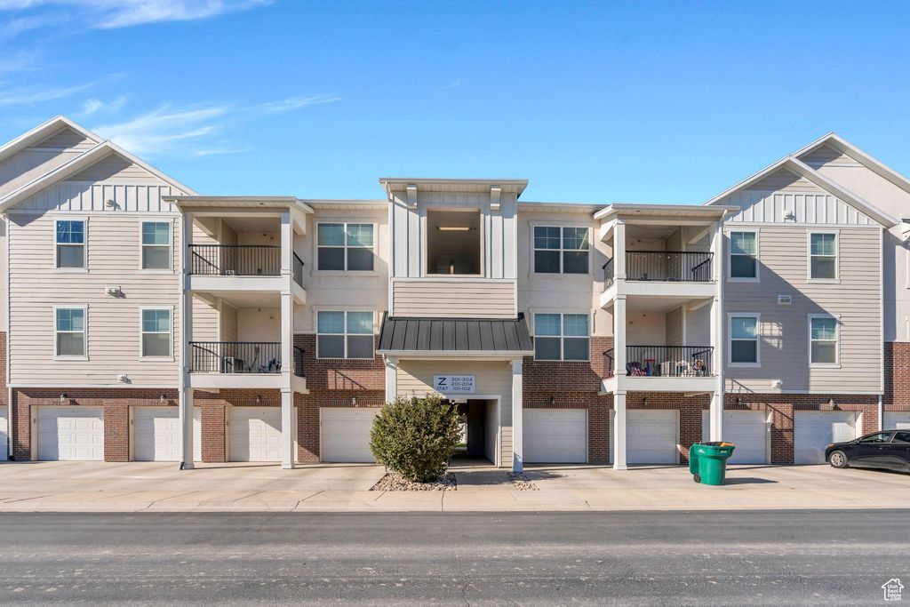 Photo for 1747 N EXCHANGE PARK RD #Z301, Lehi, UT 84043 (MLS # 2118977)