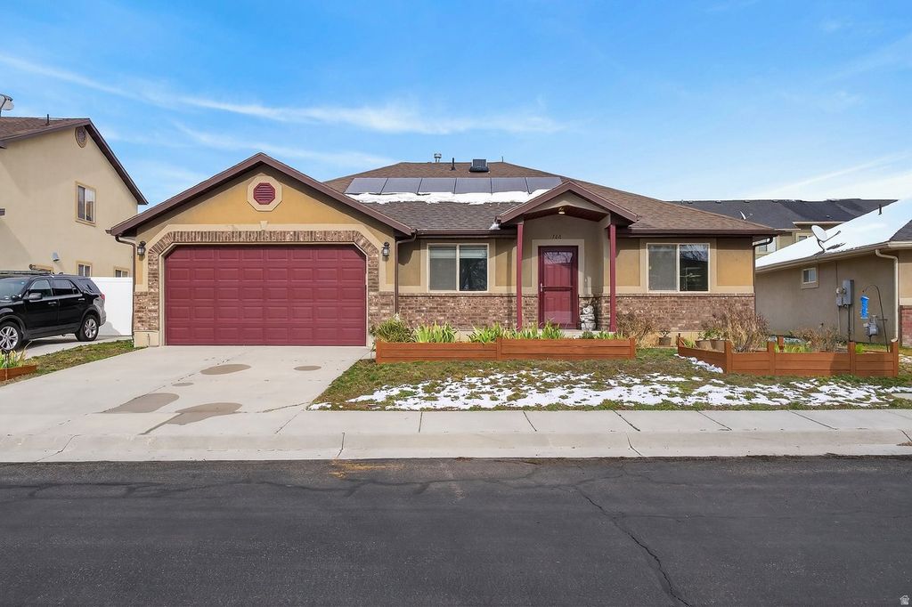 Photo of 766 N STONNE LN, Kaysville, UT 84037 (MLS # 2139138)