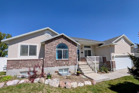 Photo of 5798 W MOON SHADOW DR, Herriman, UT 84096 (MLS # 2151515)