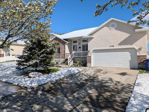 Tiny photo for 5798 W MOON SHADOW DR, Herriman, UT 84096 (MLS # 2151515)