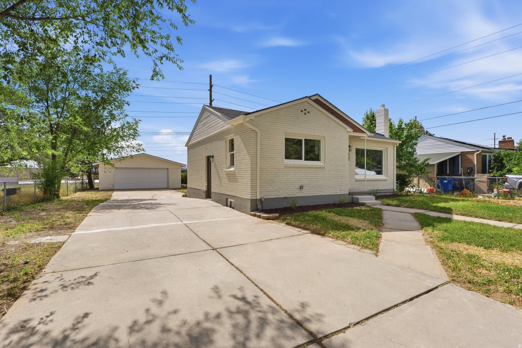 Photo of 995 N 200 W, Pleasant Grove, UT 84062 (MLS # 2163306)
