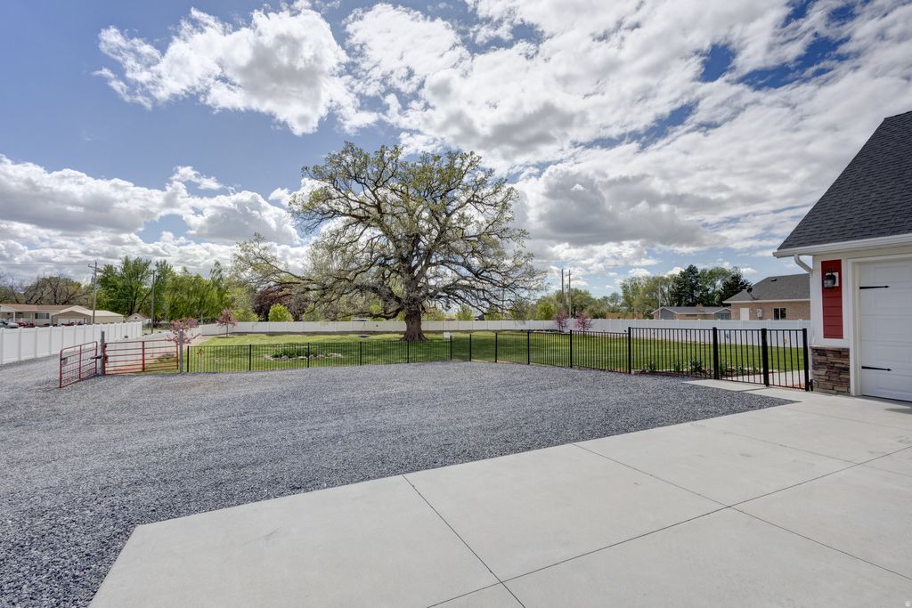 Photo of 604 W HARRISVILLE RD, Harrisville, UT 84404 (MLS # 2150809)