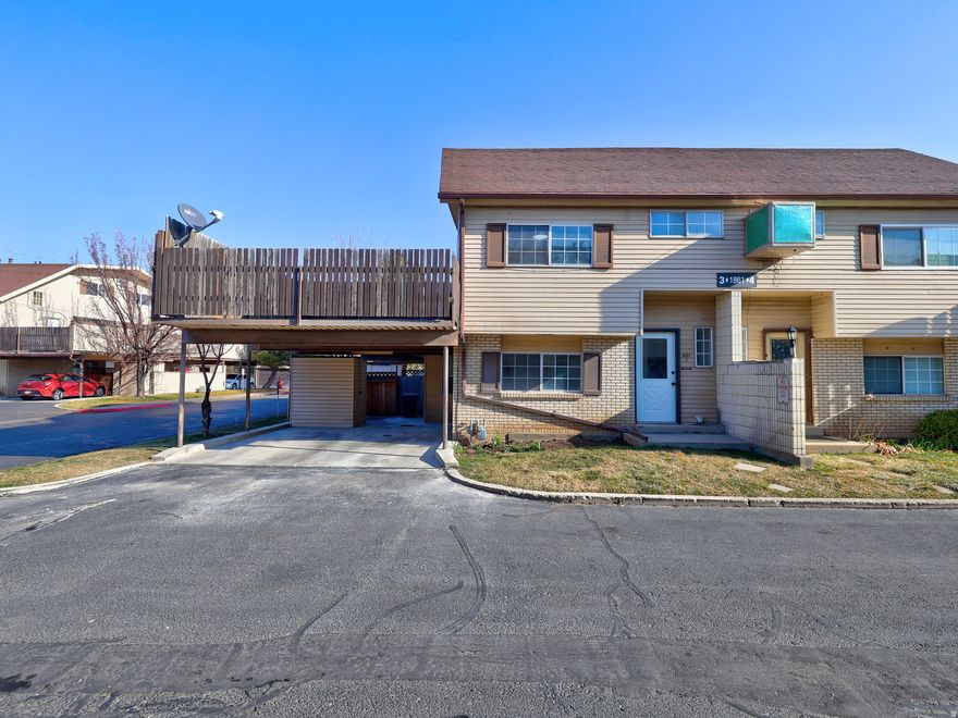 Fully remodeled row-end townhome! One of the nicest communities you will find! Home has been remodeled and is move-in ready! Great open layout with lots of natural lighting. Kitchen has been upgraded with custom cabinets, waterproof flooring, quartz countertops and all new stainless appliances that are included! Great first home or investment property. Home is located in well established neighborhood close to schools, shopping and freeways!