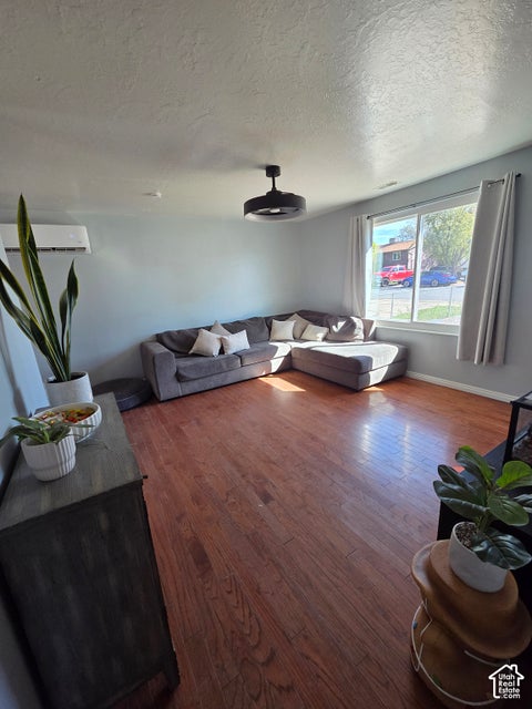 Tiny photo for 211 E 2025 S, Clearfield, UT 84015 (MLS # 2188492)