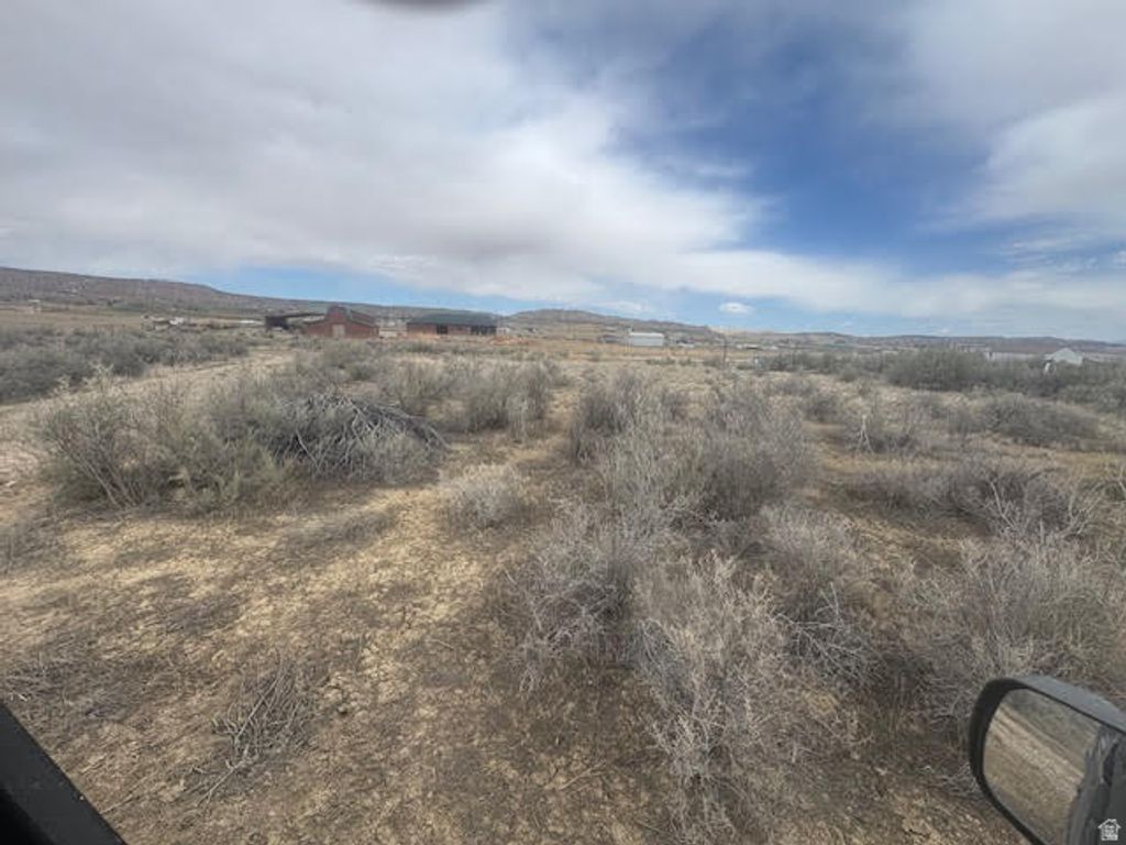 Photo of 550 E CAPTIAN COVE DR S #17, Manila, UT 84046 (MLS # 2153415)