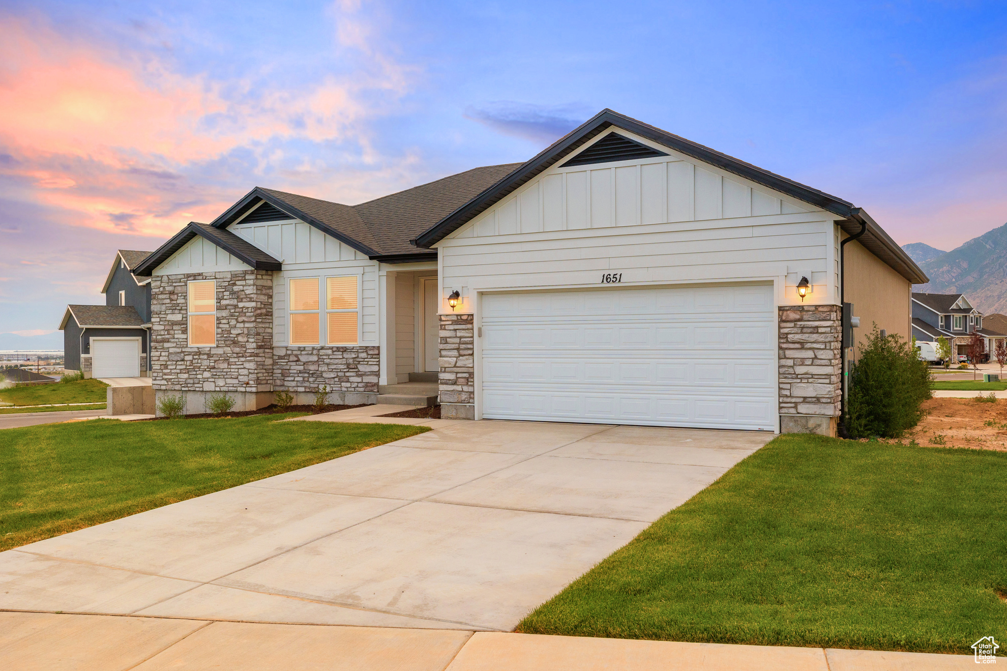 SUMMIT RIDGE @ THE HILLS - Residential