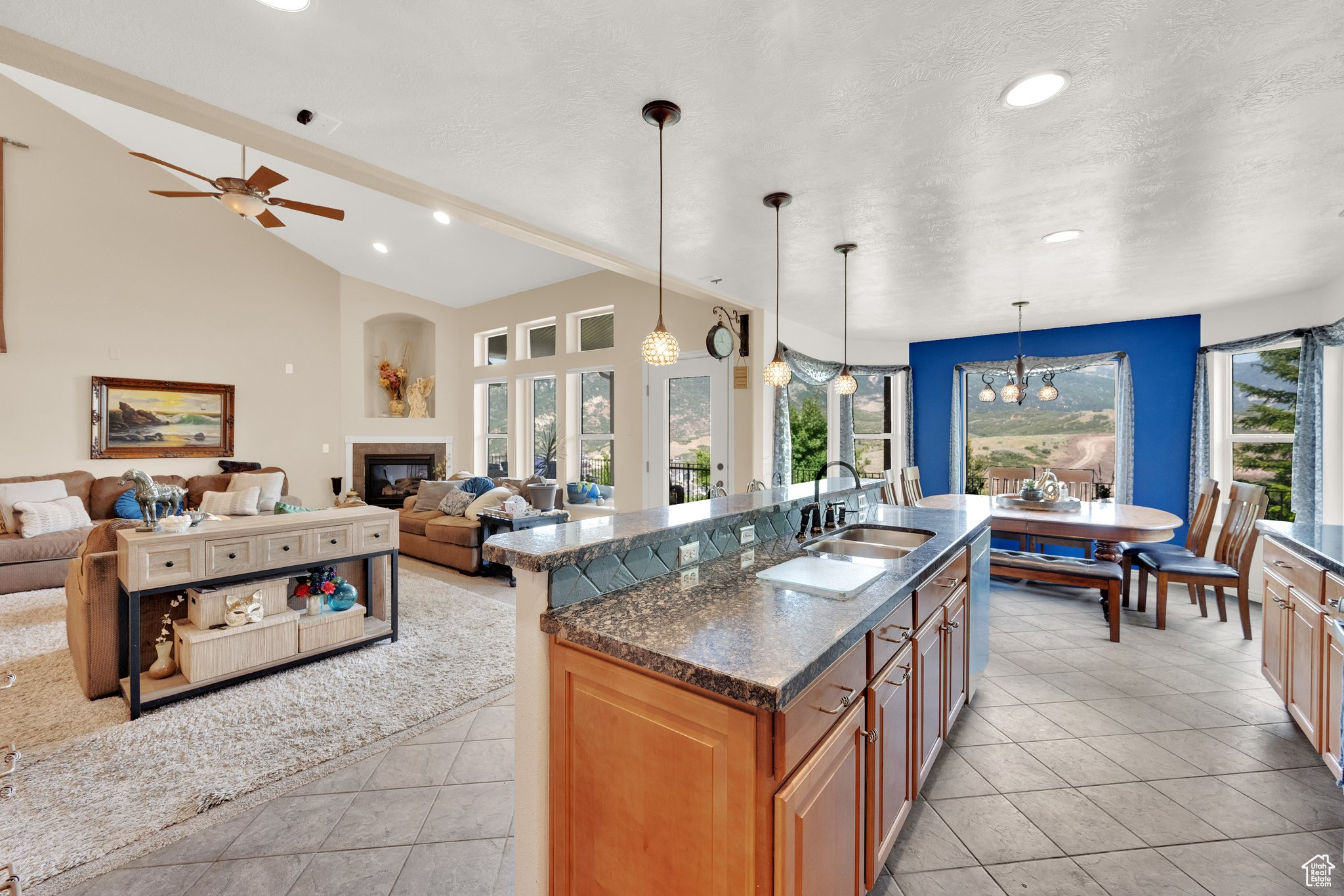 Draper (Ut Cnty), Utah 84020, United States, 7 Bedrooms Bedrooms, ,3 BathroomsBathrooms,Residential,Pending,159170