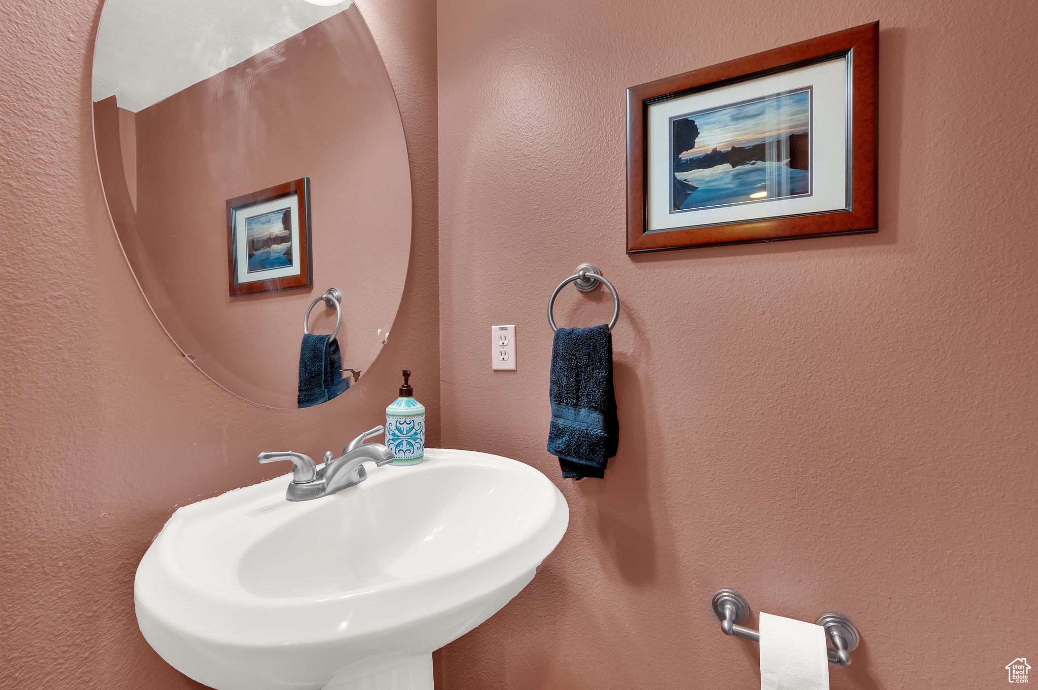 Draper (Ut Cnty), Utah 84020, United States, 7 Bedrooms Bedrooms, ,3 BathroomsBathrooms,Residential,Pending,159170