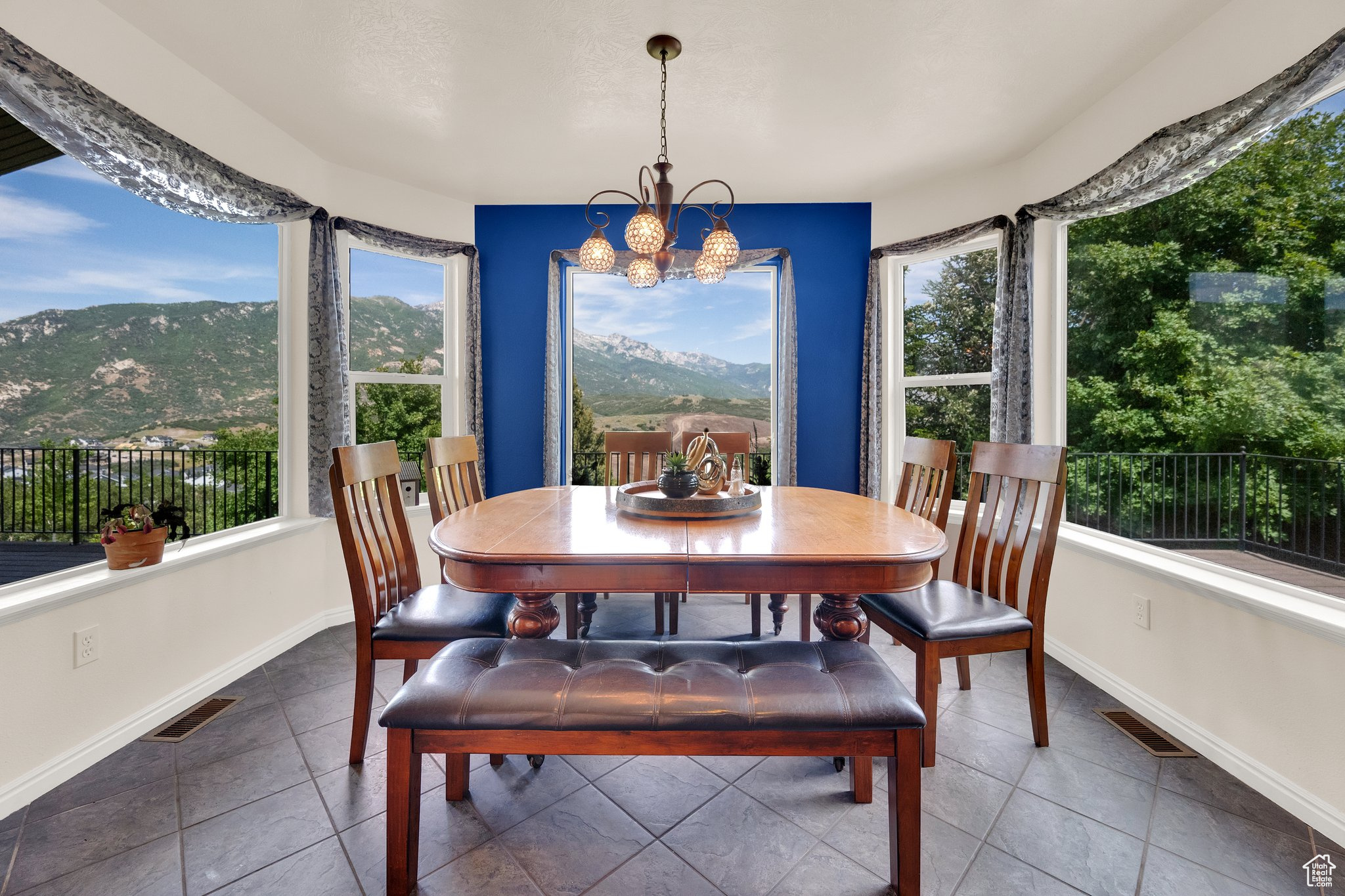 Draper (Ut Cnty), Utah 84020, United States, 7 Bedrooms Bedrooms, ,3 BathroomsBathrooms,Residential,Pending,159170