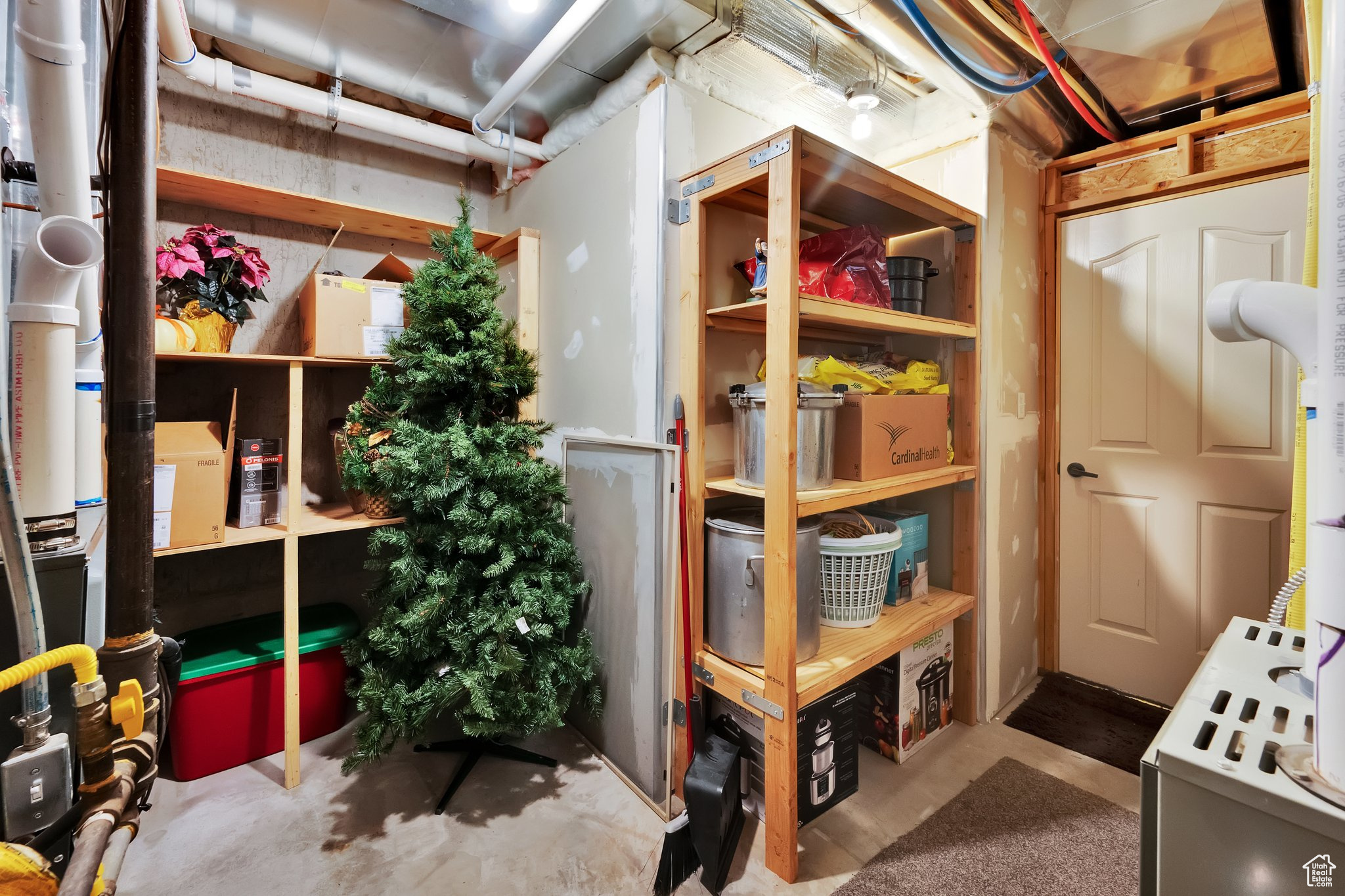 Draper (Ut Cnty), Utah 84020, United States, 7 Bedrooms Bedrooms, ,3 BathroomsBathrooms,Residential,Pending,159170