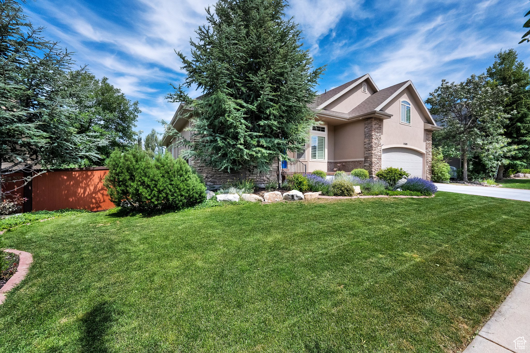 Draper (Ut Cnty), Utah 84020, United States, 7 Bedrooms Bedrooms, ,3 BathroomsBathrooms,Residential,Pending,159170