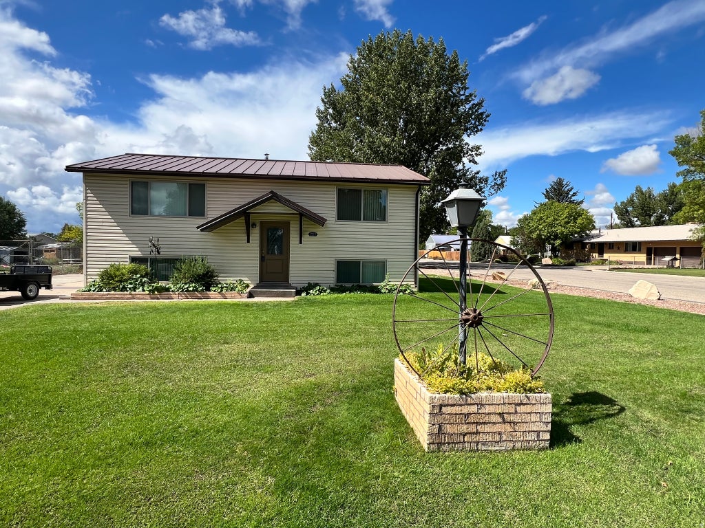 Photo of 400 S ROOSEVELT CIR E, Roosevelt, UT 84066 (MLS # 2186569)