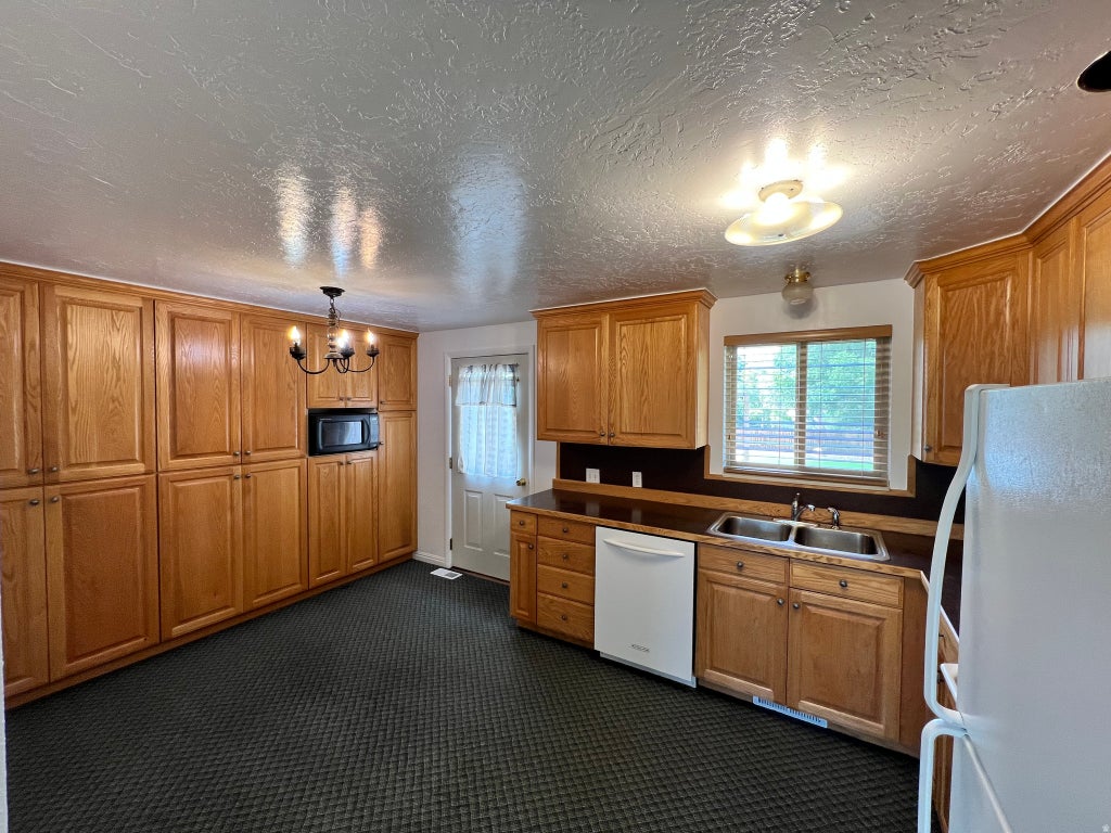 Photo of 400 S ROOSEVELT CIR E, Roosevelt, UT 84066 (MLS # 2186569)