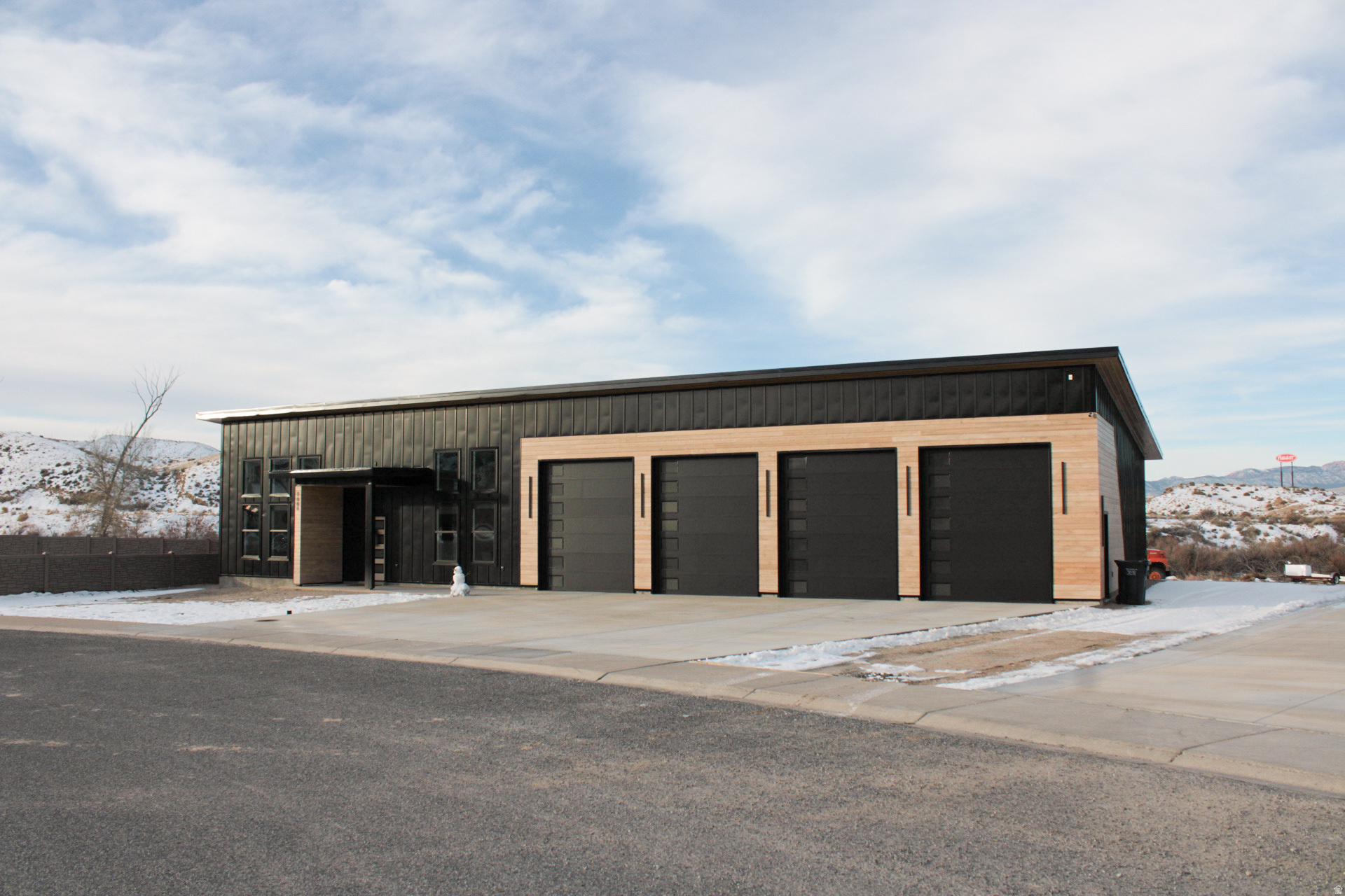 RIVER ROCK - Residential