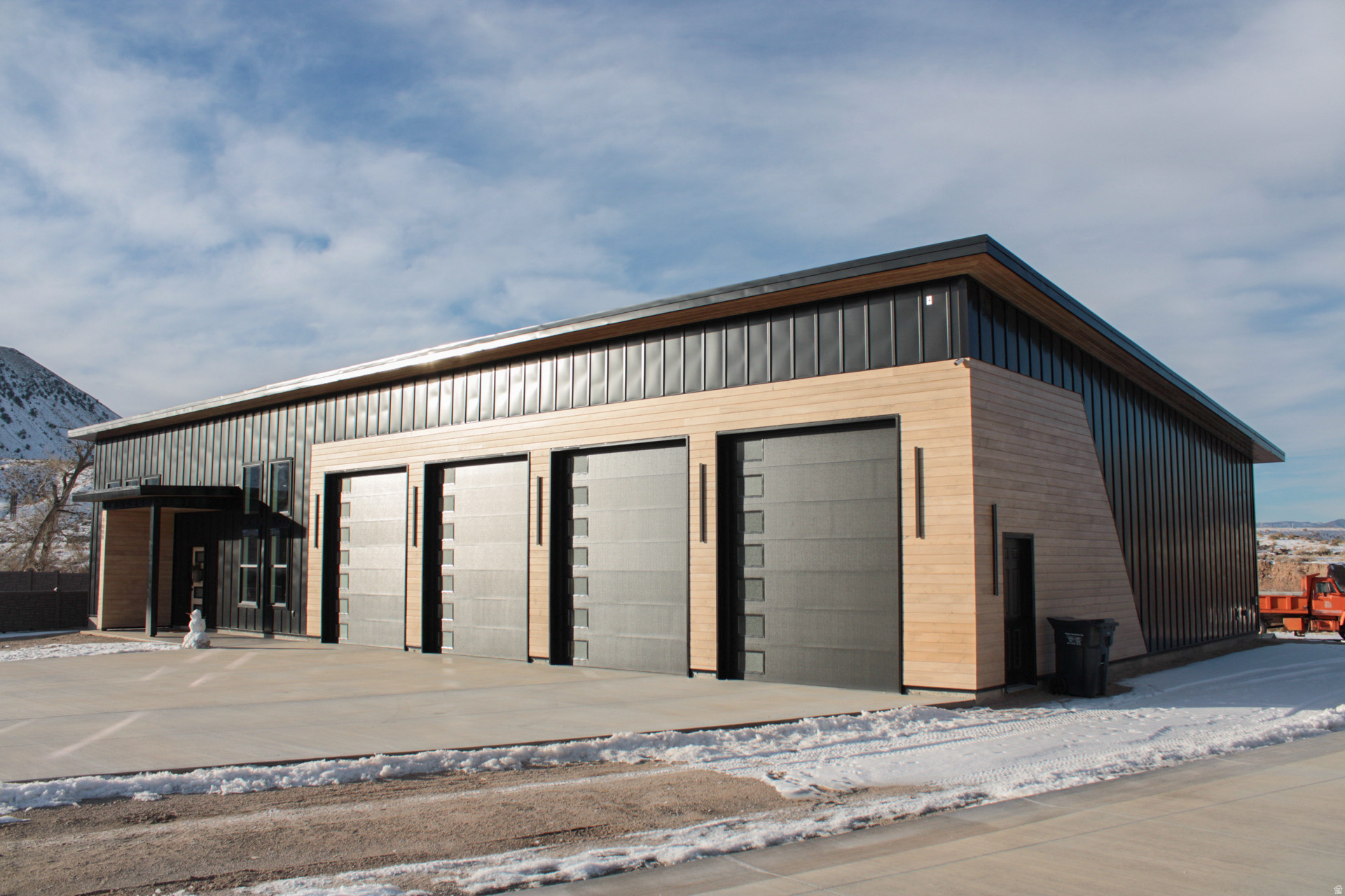 RIVER ROCK - Residential