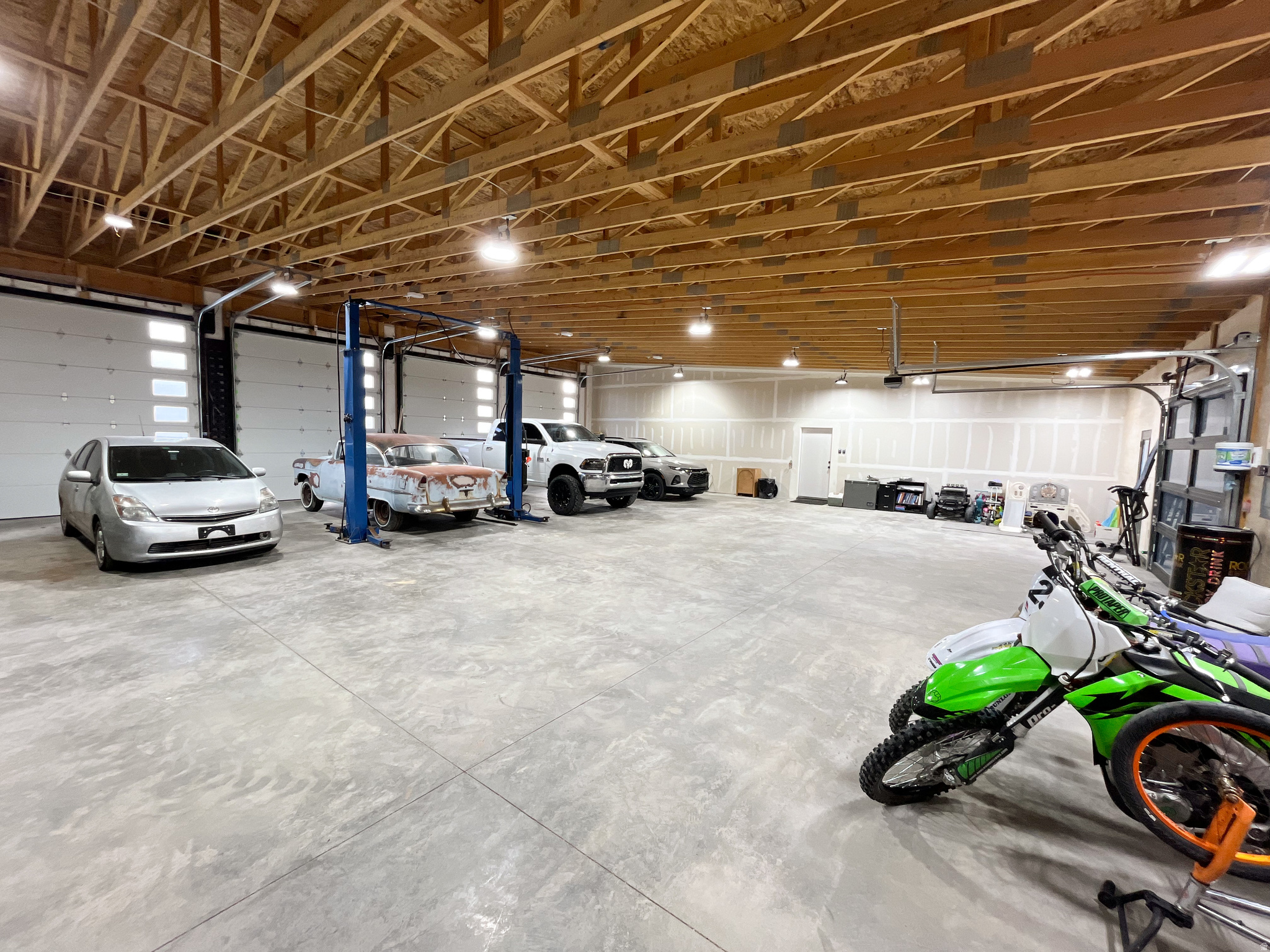 RIVER ROCK - Residential